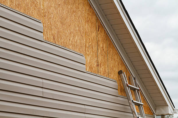 Professional Siding Repair technician working in Johnstown, OH